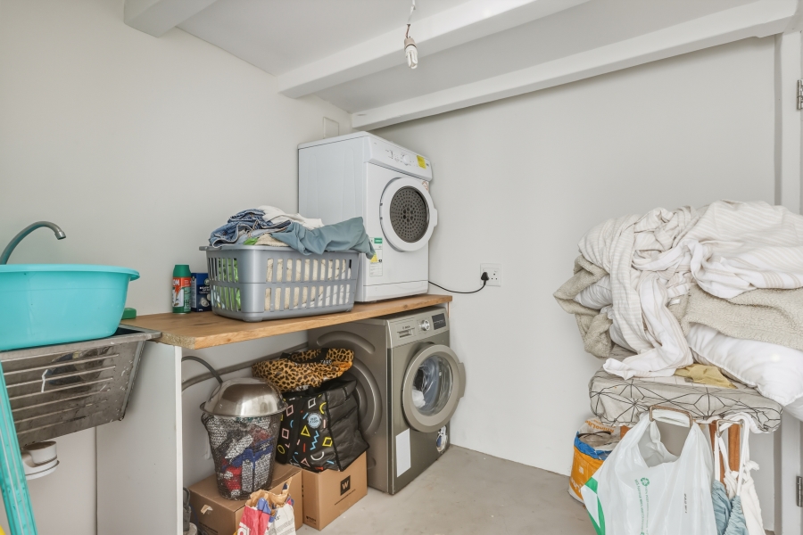 2 Bedroom Property for Sale in Vredehoek Western Cape